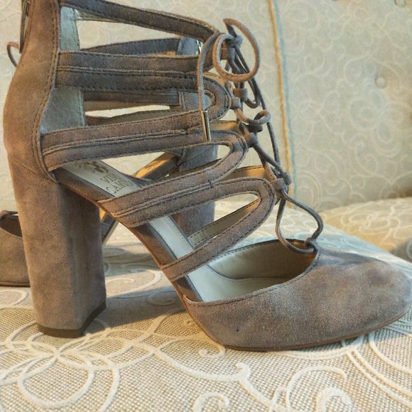 Vince Camuto tan clour suede pumps - 7M - Picture 5 of 9